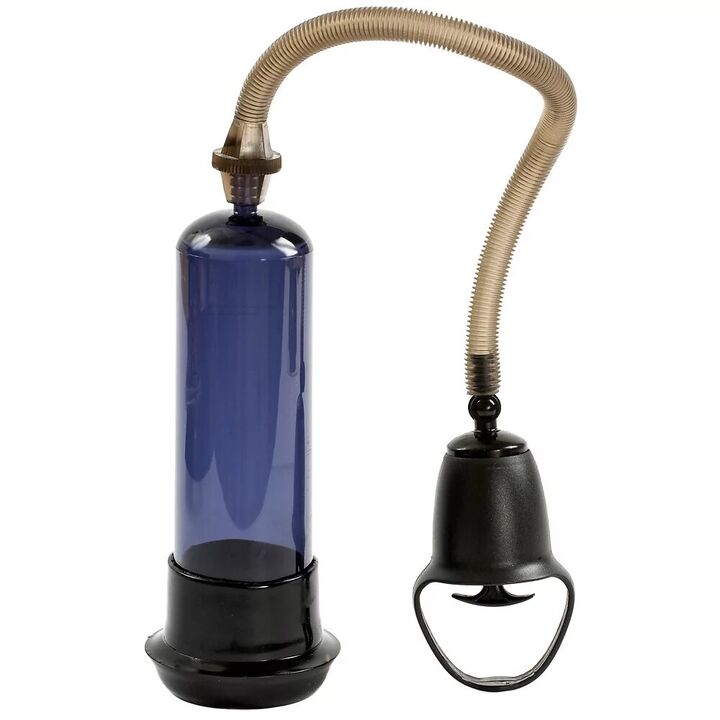 A bomba de baleiro agranda rapidamente o falo e enche o tecido de sangue