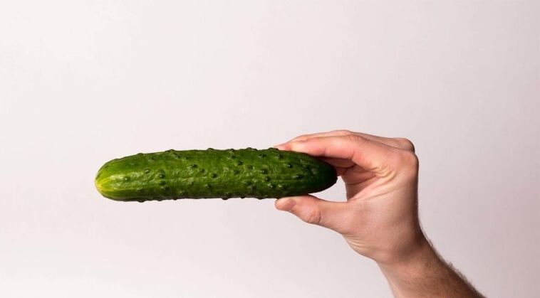 O pepino simboliza un pene agrandado con refresco