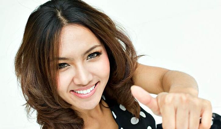 Muller feliz coa ampliación do pene con refresco