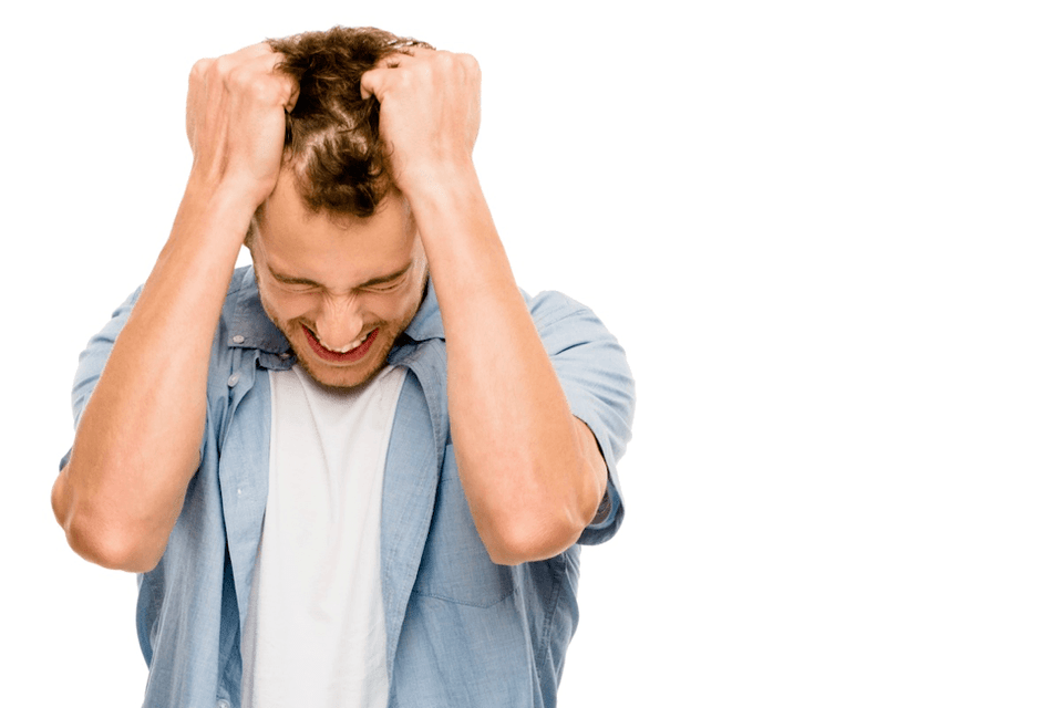 un home está molesto por mor dun pau pequeno, como levantar a boca